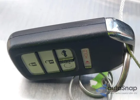 2018 Honda Accord Touring z USA, uszkodzony, nr VIN 1HGCV1F97JA182447